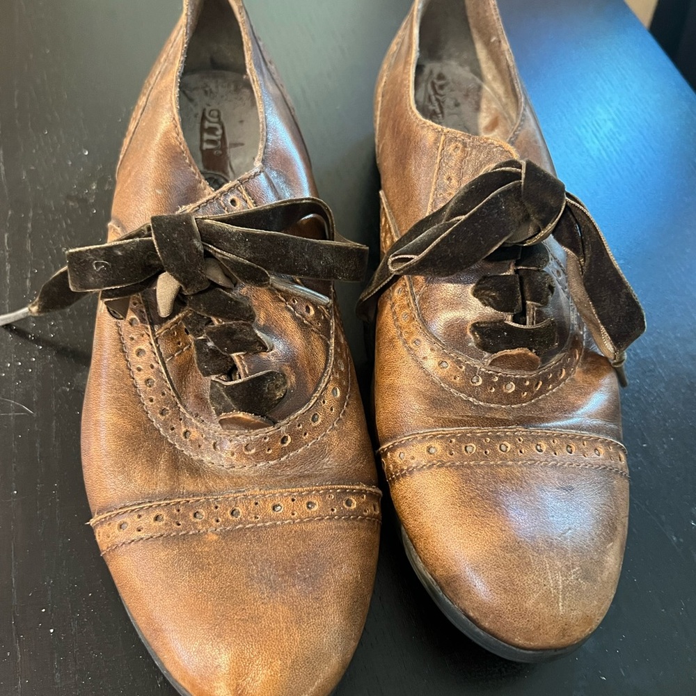 Born Antique Finished Oxfords Size 8